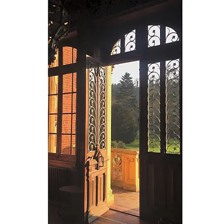 Le Manoir De Benedicte Bed & Breakfast Cahan
