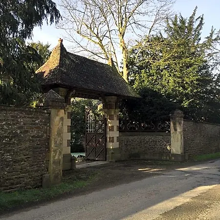 Le Manoir De Benedicte Bed & Breakfast Cahan
