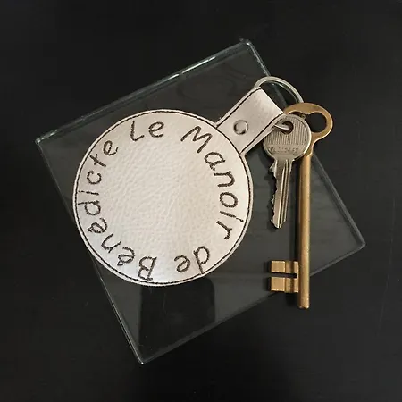 לינה וארוחת בוקר Le Manoir De Benedicte Cahan