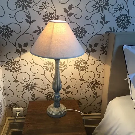Le Manoir De Benedicte Bed & Breakfast *