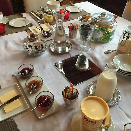 Le Manoir De Benedicte Bed and Breakfast Cahan