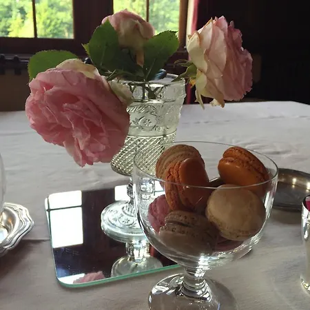 Le Manoir De Benedicte Bed and Breakfast Cahan