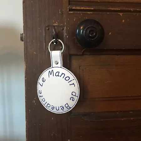 Le Manoir De Benedicte Bed and Breakfast