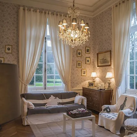 Le Manoir De Benedicte Bed and Breakfast