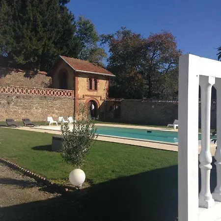 Le Manoir De Benedicte Bed and Breakfast