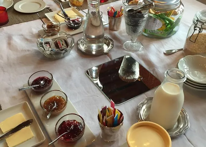 Le Manoir De Benedicte Bed & Breakfast Cahan