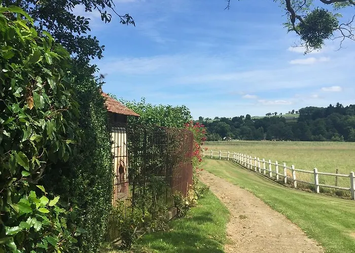 Le Manoir De Benedicte Bed & Breakfast 3*