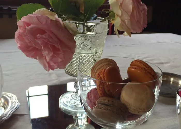 Le Manoir De Benedicte Bed & Breakfast Cahan