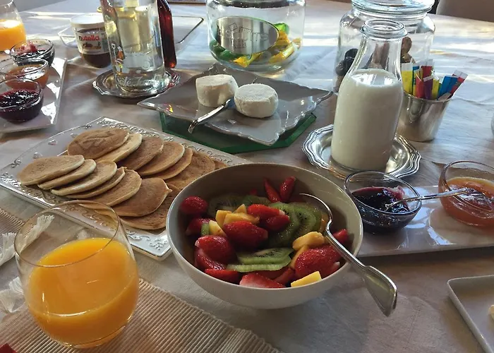 Le Manoir De Benedicte Bed & Breakfast Cahan