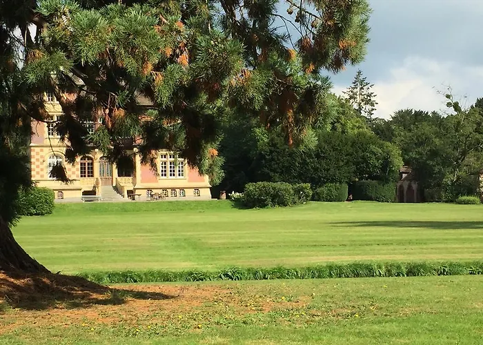 Le Manoir De Benedicte Bed & Breakfast Cahan