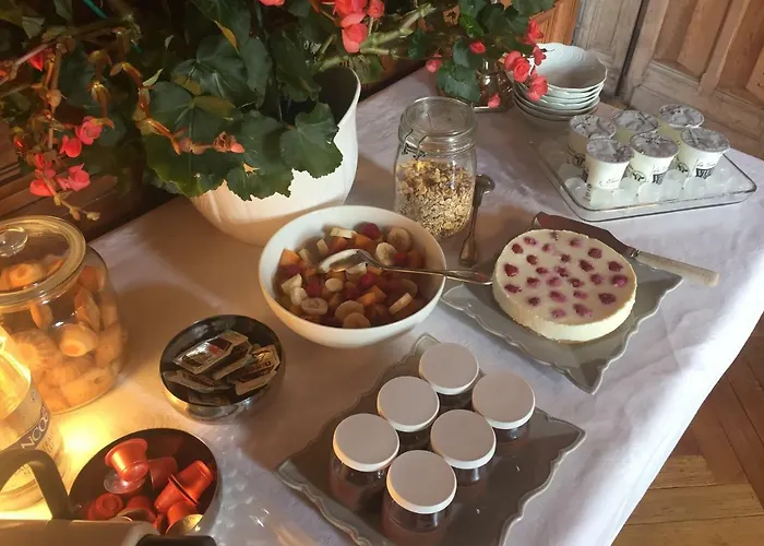 Le Manoir De Benedicte Bed & Breakfast Cahan