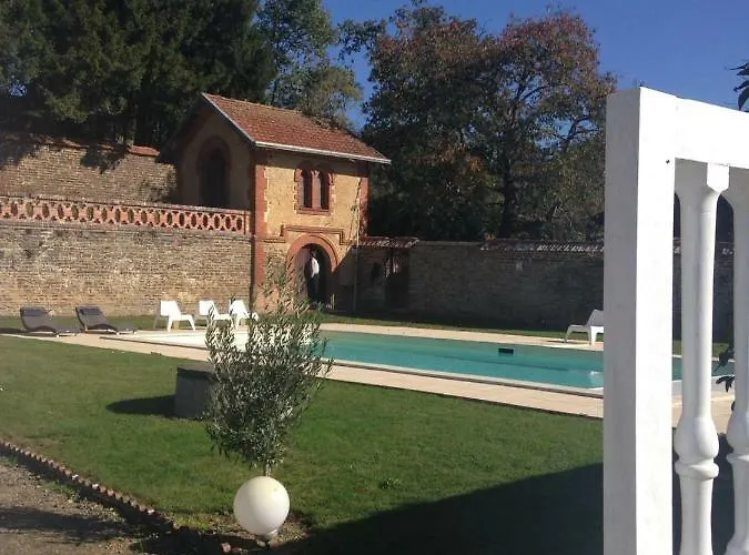 Le Manoir De Benedicte Bed & Breakfast
